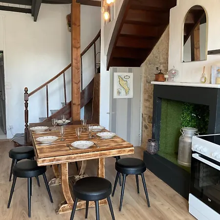 Charmante Maison 1900 Classée 3 étoiles Avec Terrasse Vue Sur Les Toits Hébergement de vacances