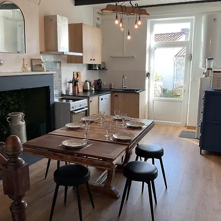 Charmante Maison 1900 Classée 3 étoiles Avec Terrasse Vue Sur Les Toits Hébergement de vacances *