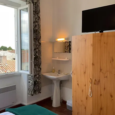 Hébergement de vacances Charmante Maison 1900 Classée 3 étoiles Avec Terrasse Vue Sur Les Toits Saint-Georges-d'Oleron